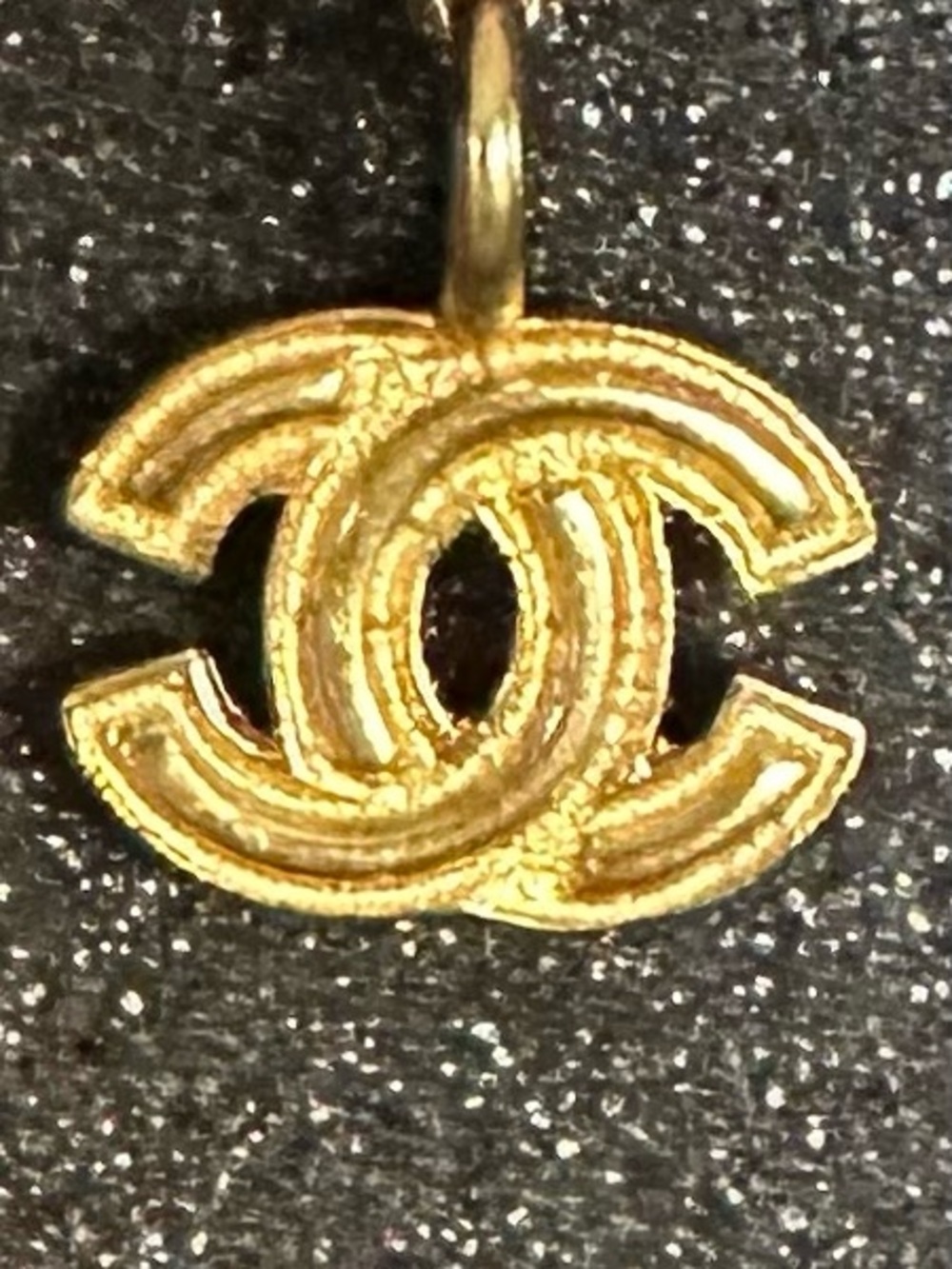 CHANEL Gold Interlocked CC Charm Necklace Pendant